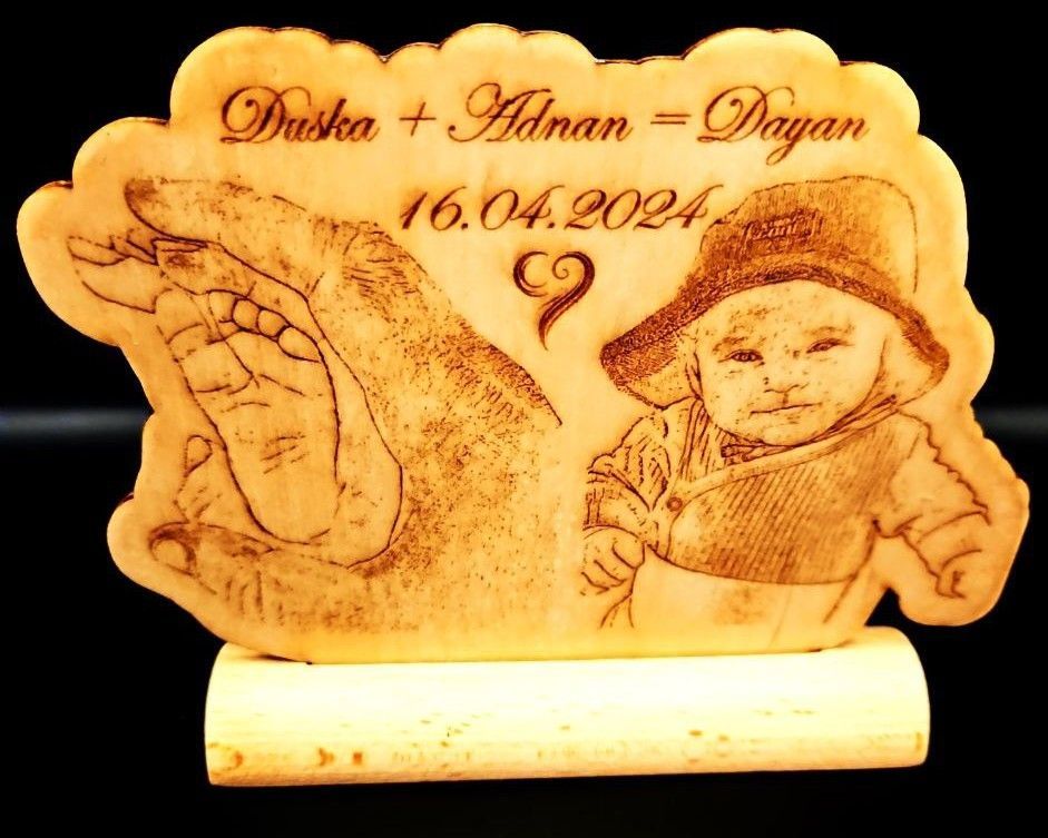 Bild zur Geburt auf Lindensperrholz gelasert