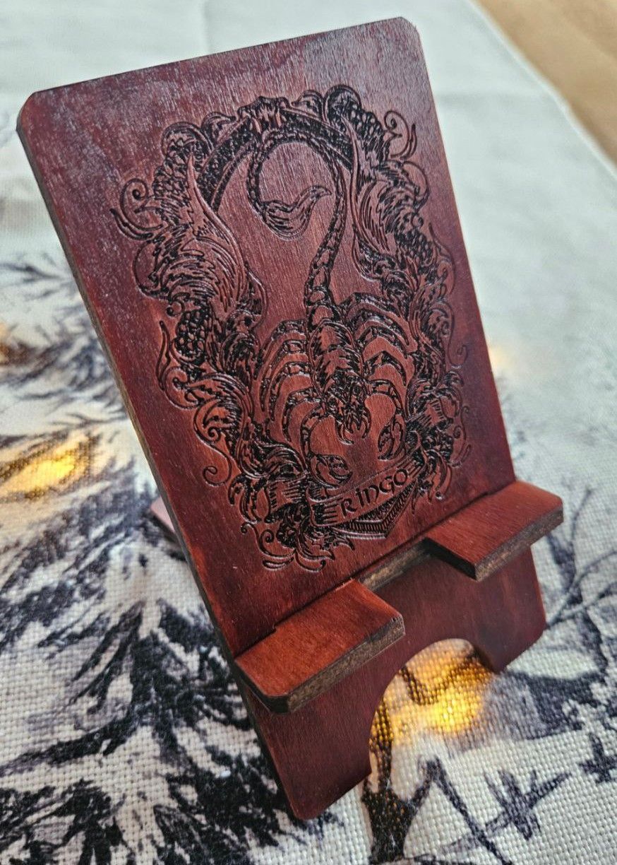 Handyhalter im Mahagonilook mit Laser personalisiert