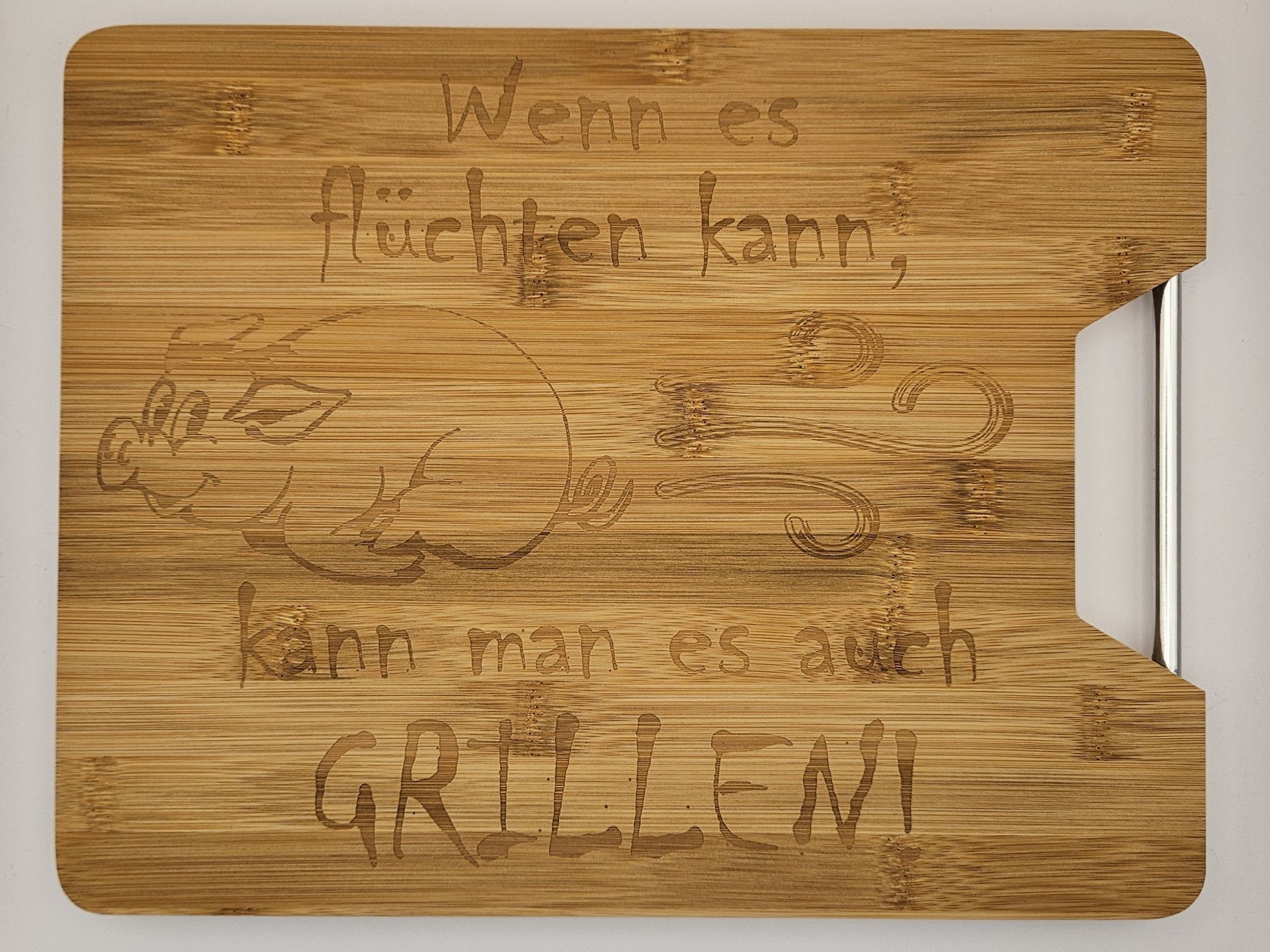 Brotzeitbrett aus Bambus mit Personalisierung gelasert