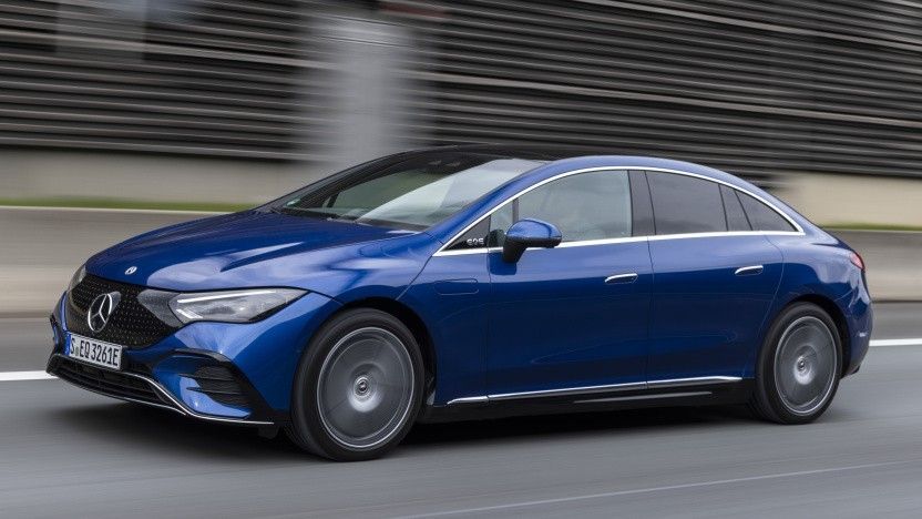 Mercedes Benz E-Fahrzeug überführen