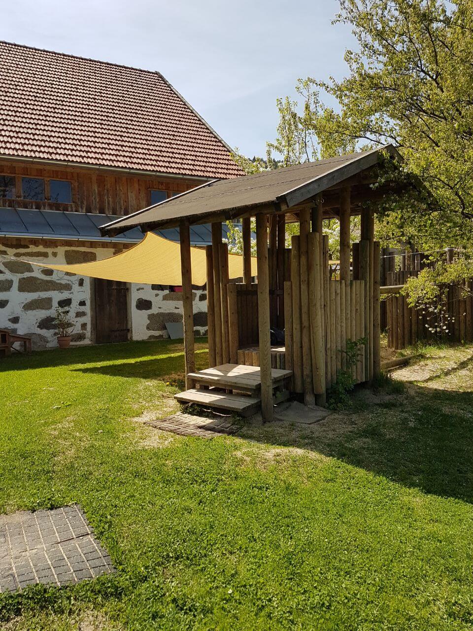 Spielehütte für Kinder im Garten