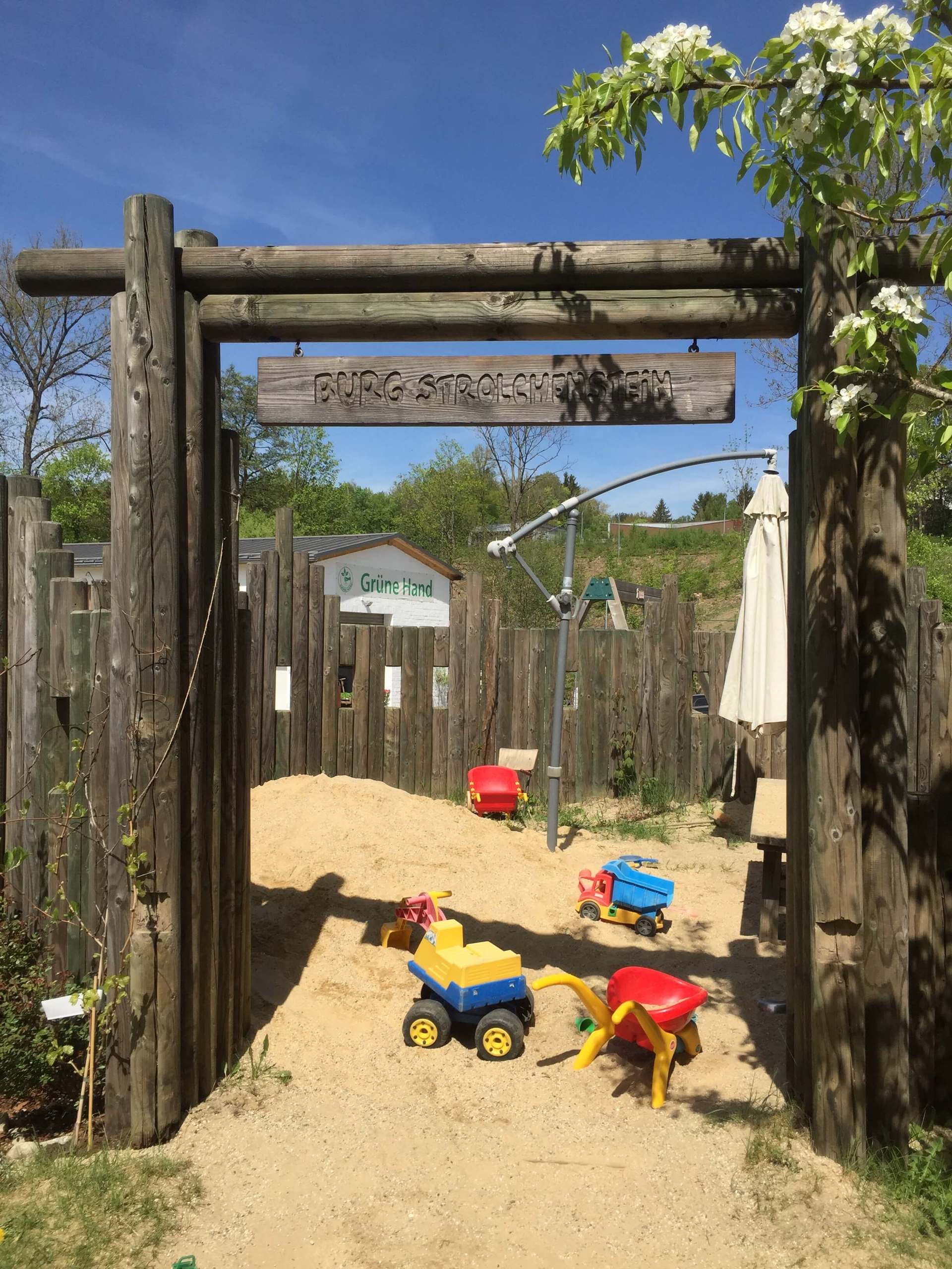 Sandbereich für Kinder im Garten