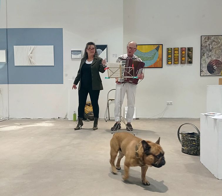 Vernissage mit Lampis am Akkordeon