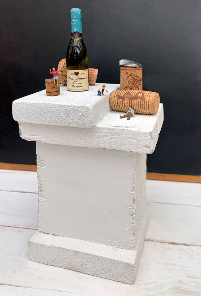 Miniaturflasche Champagner mit kleinen FigurenH0, betrunken