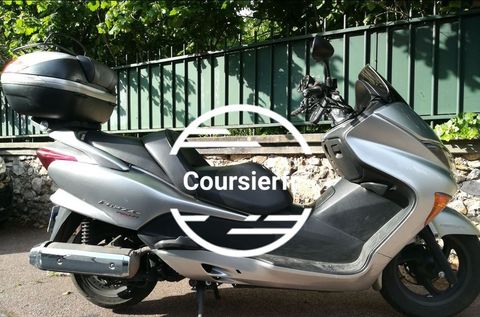 coursier express cergy coursier express cergy,coursier moto,Pour vos envois express, nous nous occupons du transport de colis dans les plus brefs délais. Notre service coursier moto livre vos colis dès 45 minutes après votre demande. Nos Vous pouvez faire appel de façon régulière ou ponctuelle à un livreur de colis, de plis via notre service «tournées programmées». Le coursier peut livrer des colis express en nombre à une ou plusieurs adresses à Paris et en banlieue express sont parmi les plus rapides de Paris.