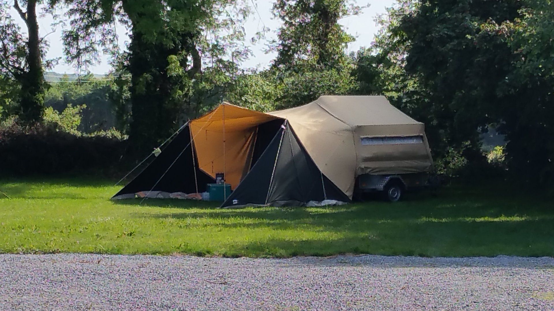 toiles de tente au camping la ferme d'Isson
