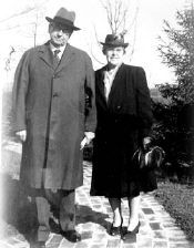 Couple in overcast - 1940s style.