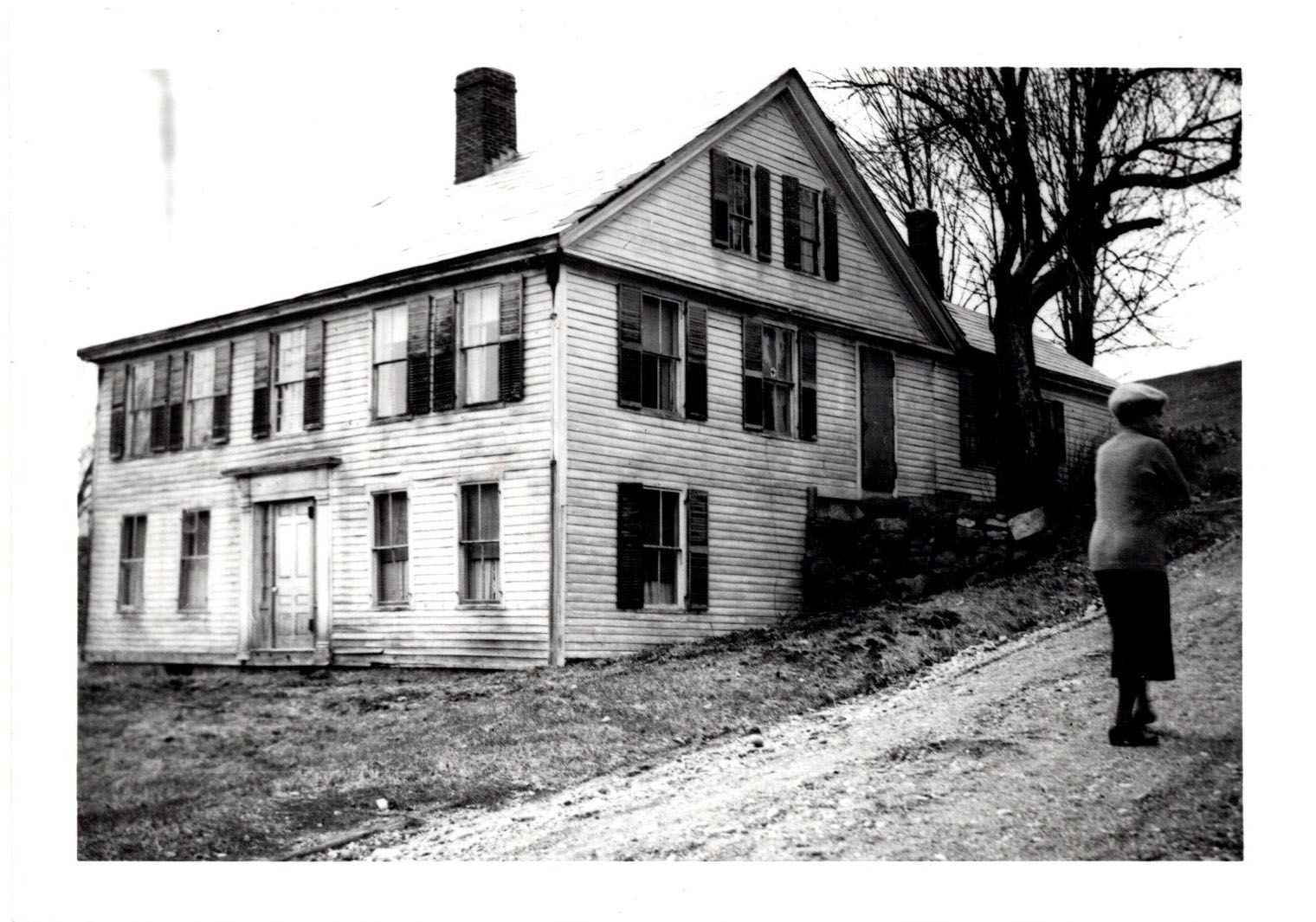 Colonial house in disrepair
