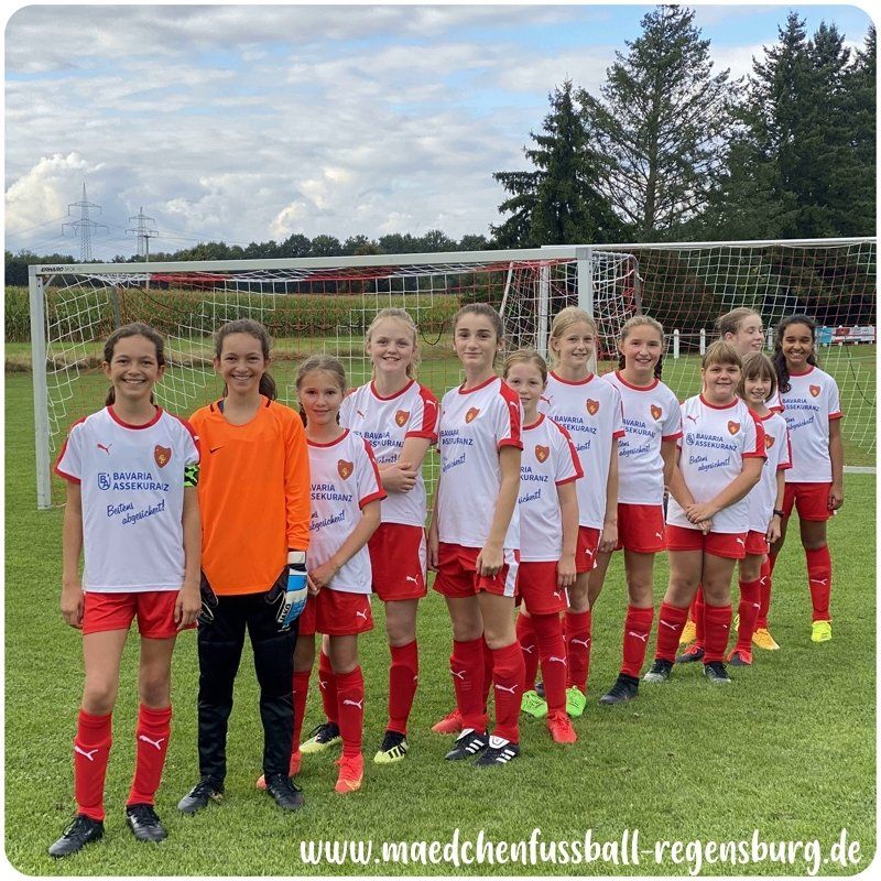 Mädchen kicken cooler Mädchen kicken cooler