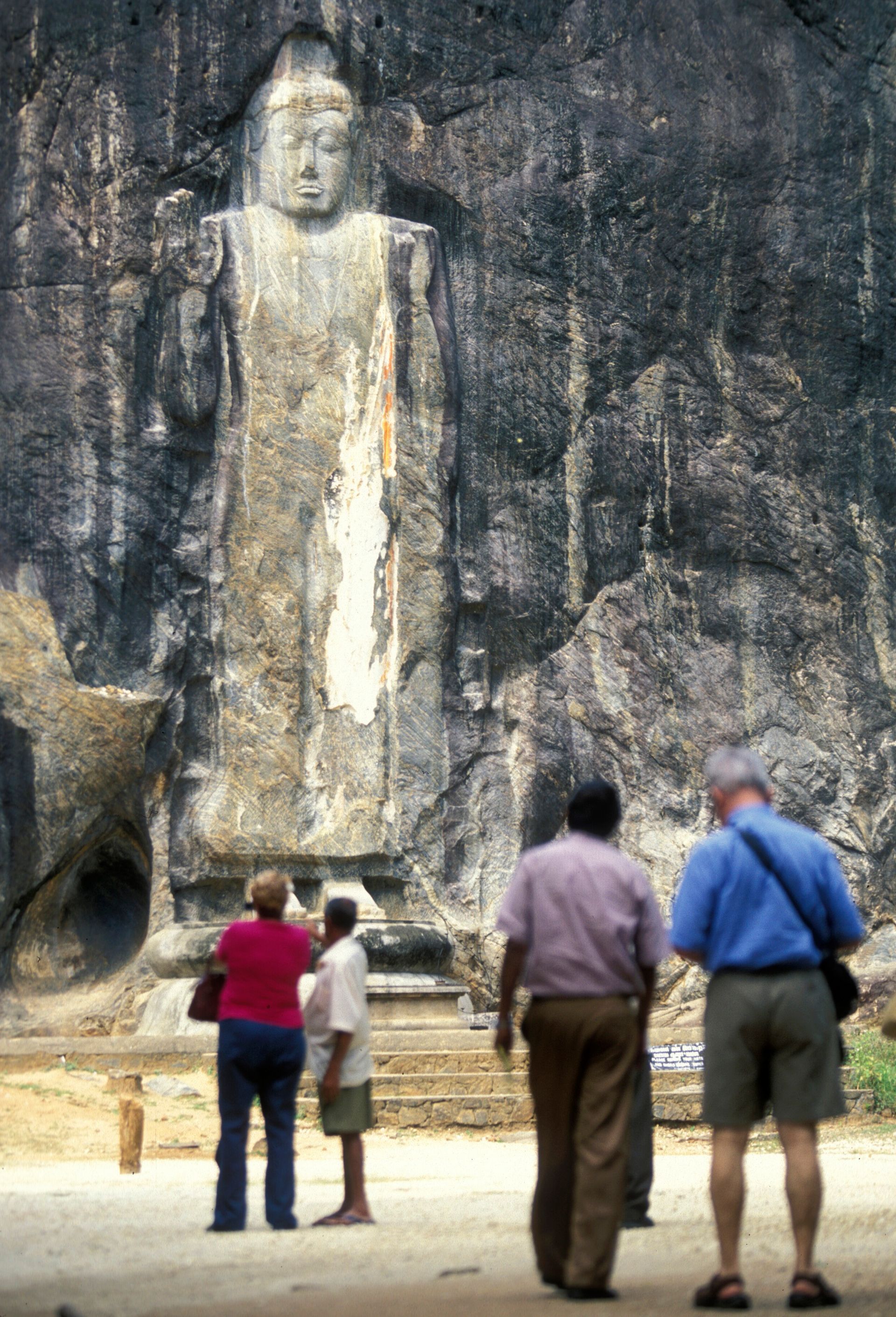 Buddhabildnis des Buduruwagala Felsentempel im Süden von Sri Lanka auf der Rundreise Kultur & Natur mit srilanka-explorer.de