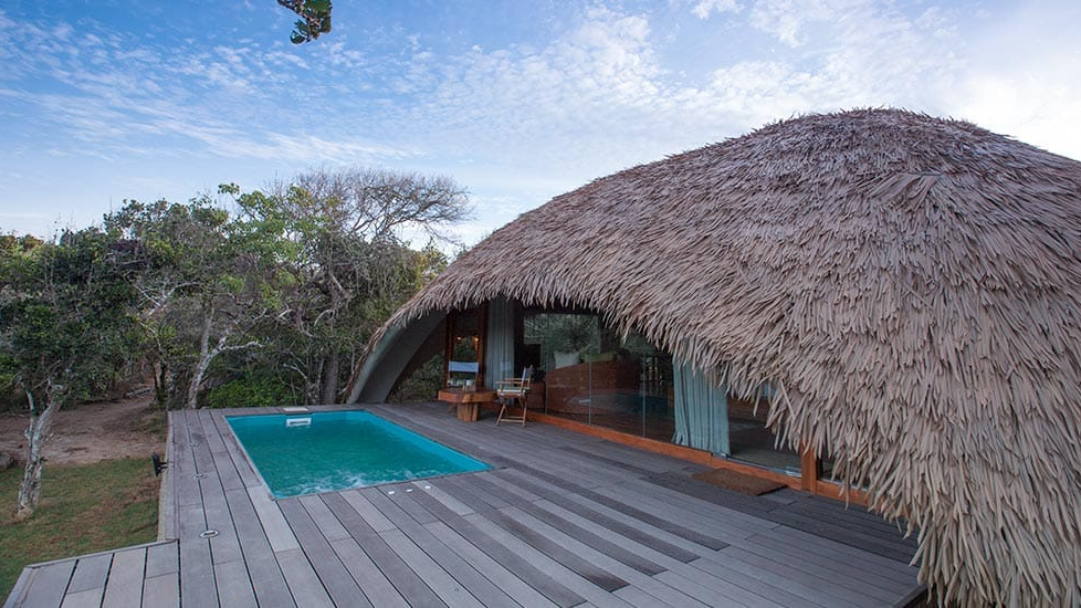 Chena Huts Resort Palatupana Yala Bungalow mit eigenem Minipool im Chena Huts Resort Palatupana am Yala Nationalpark Sri Lanka