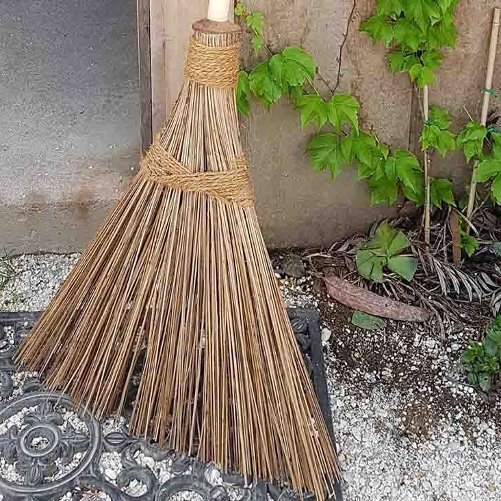 Gartenbesen aus Kokosblätterrippen
