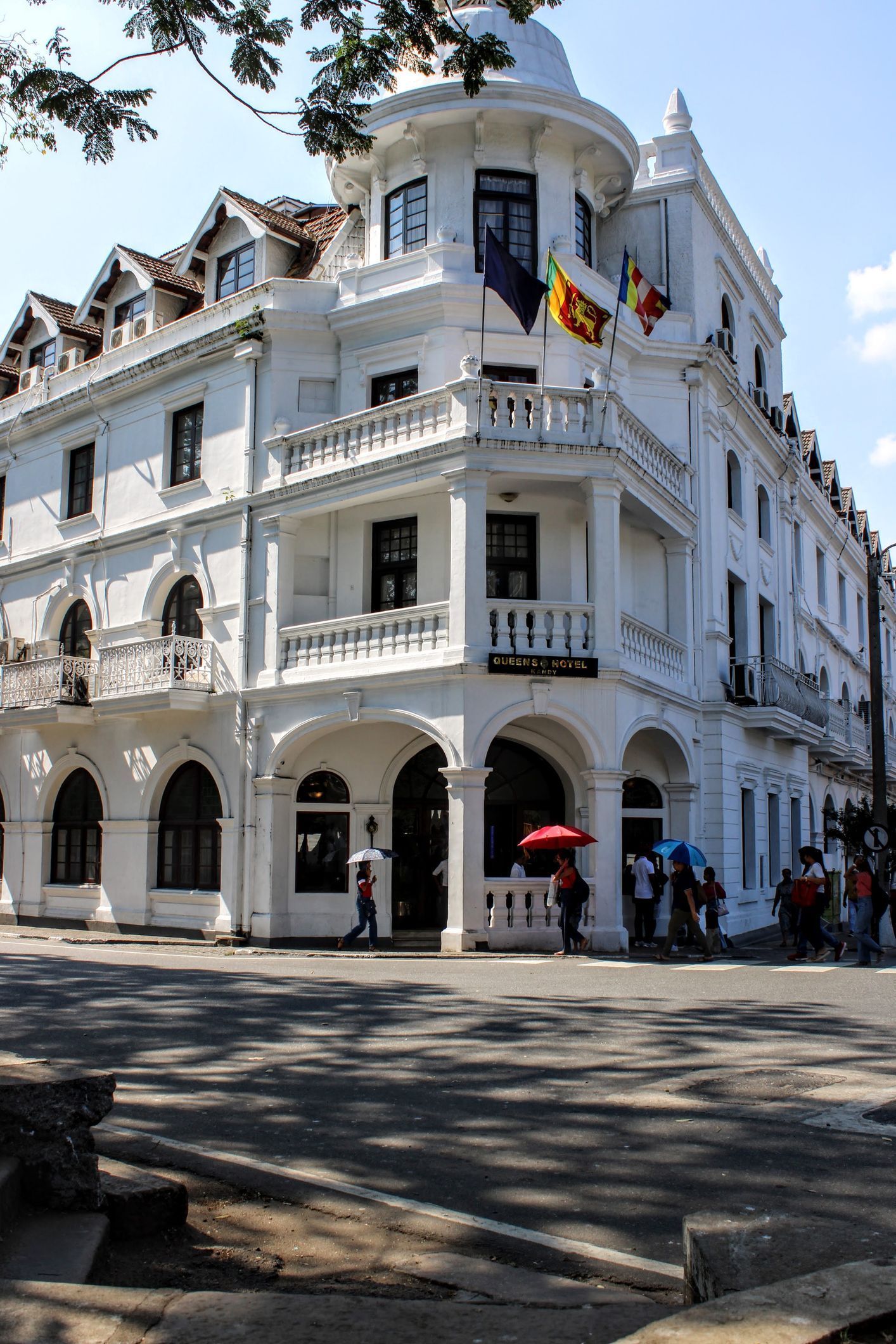 Außenaufnahme der Queens Hotels in Kandy, eines der victorianischen Gebäude in Kandy, Sri Lanka