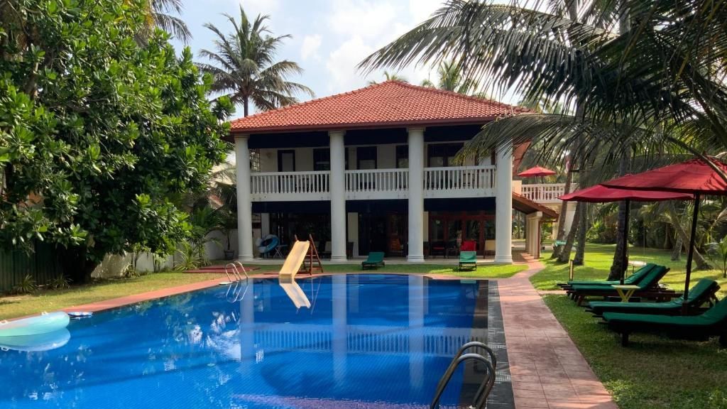 Palm Beach Ferienhaus Wadduwa Blick auf das Ferienhaus Palm Beach Villa in Wadduwa Sri Lanka und dem Pool
