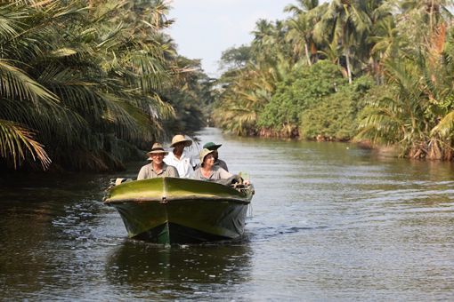 Bootsfahrt auf dem Dutch Canal in Waikkal, Sri Lanka