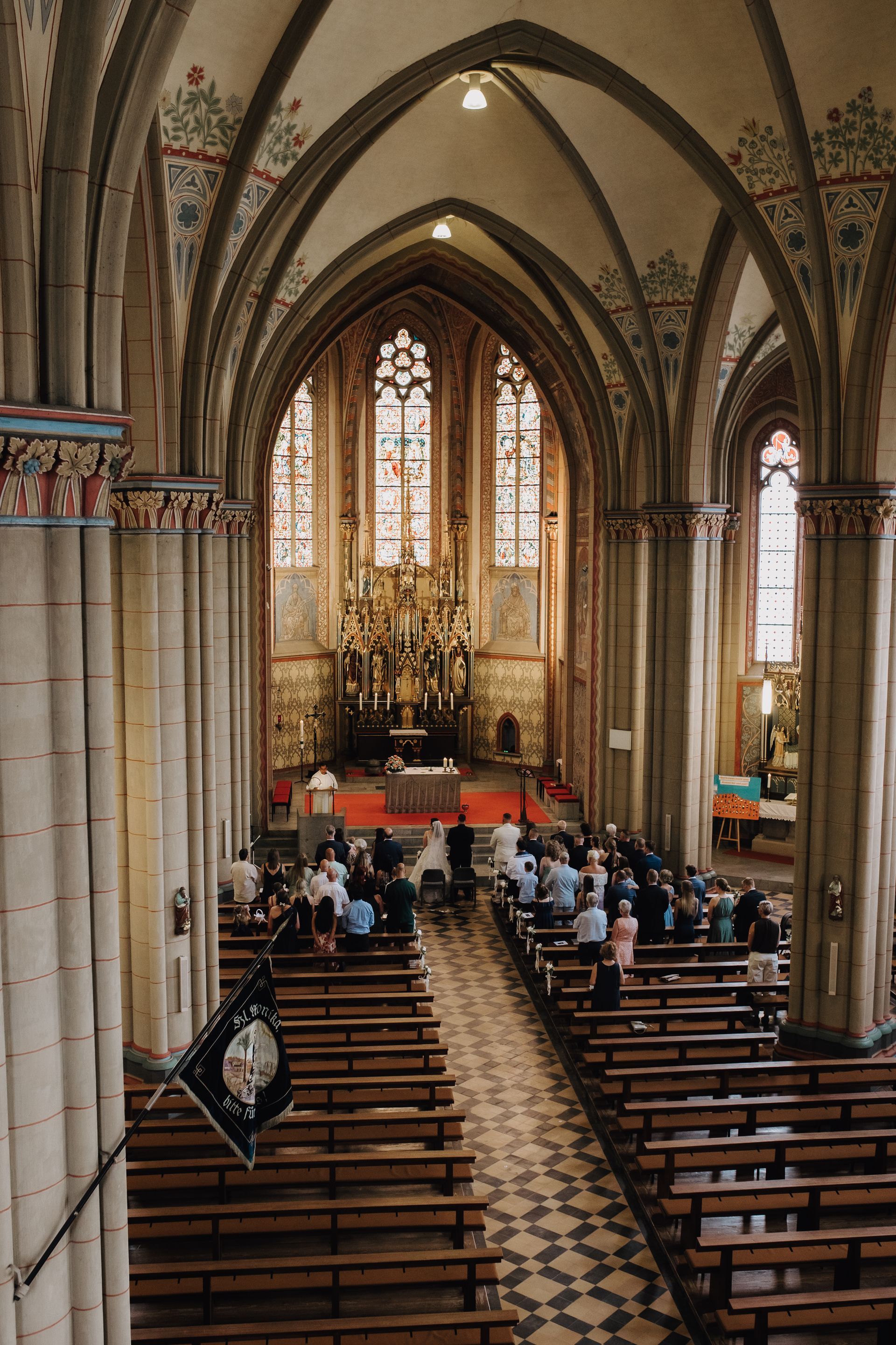 kirchliche Trauung in Koblenz. Hochzeitsfoto in einer Kirche. Hochzeitsfotografin aus NRW