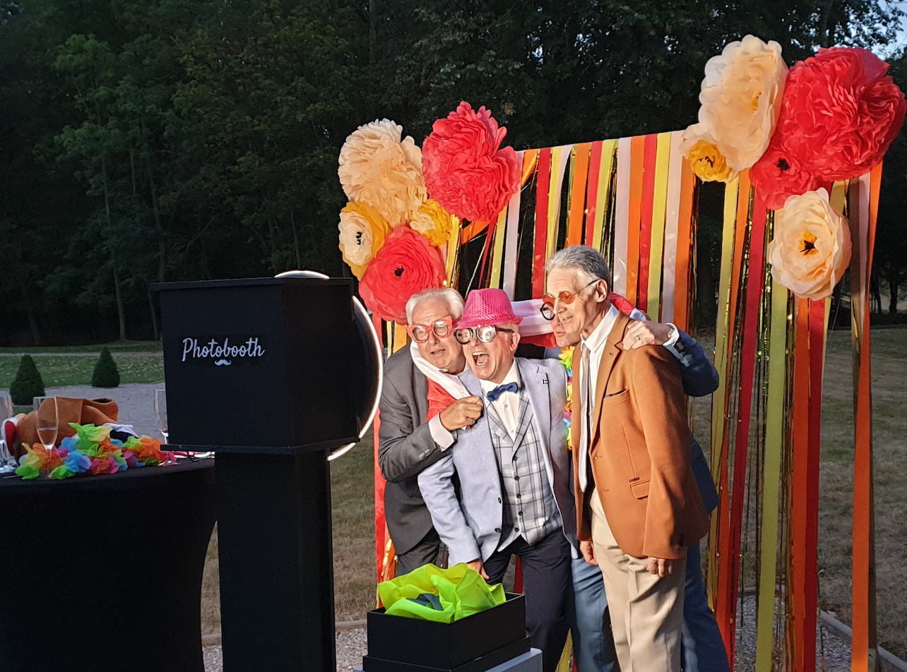 Photo booth lors d'un cocktail en extérieur