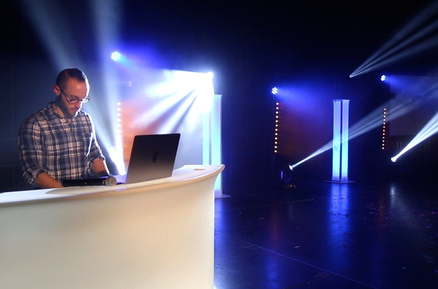 dj jonathan gala étudiants