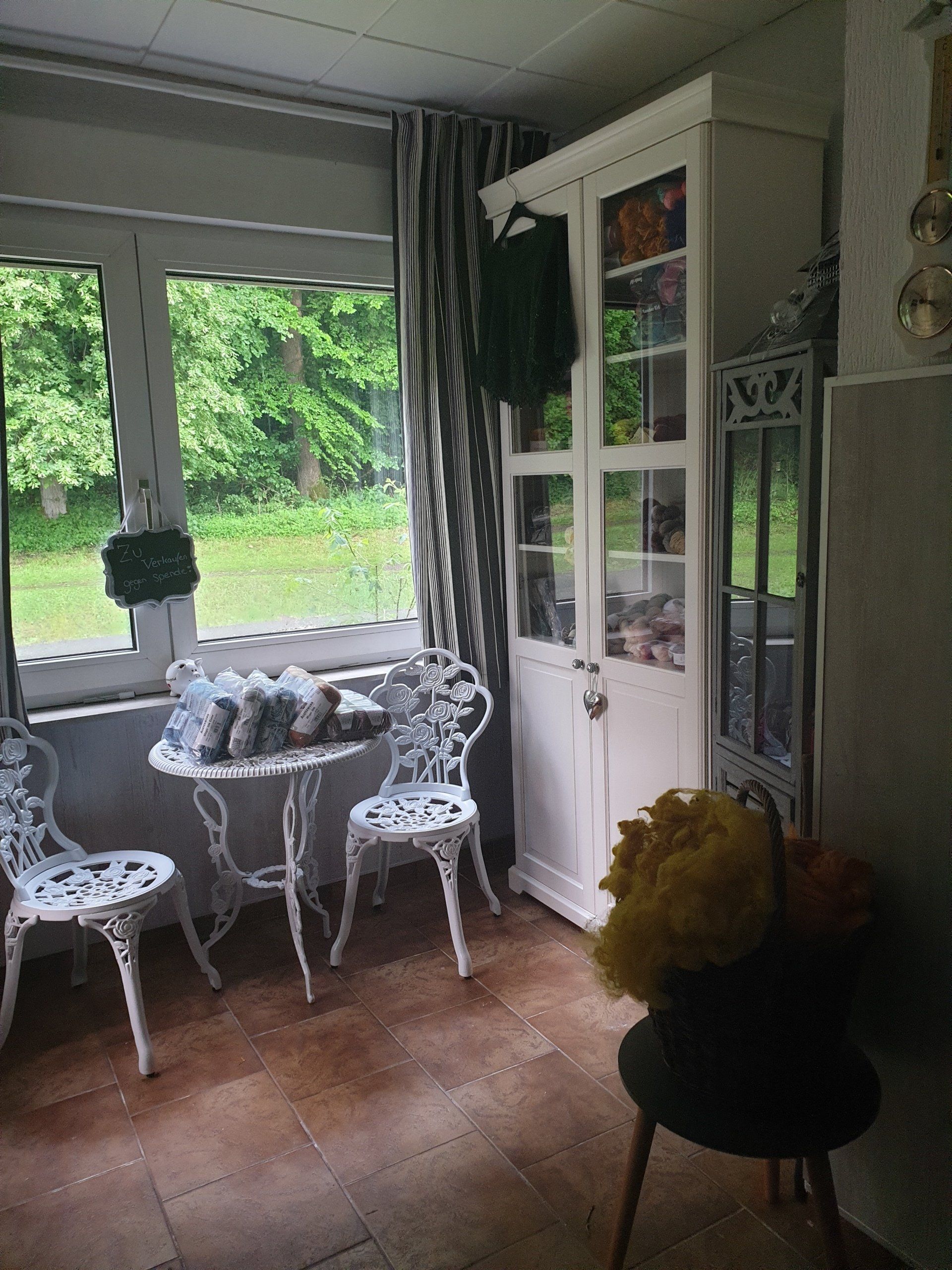 Trines Wollkosmos, kleines hyygeliges Lädchen bei den Exernsteinen