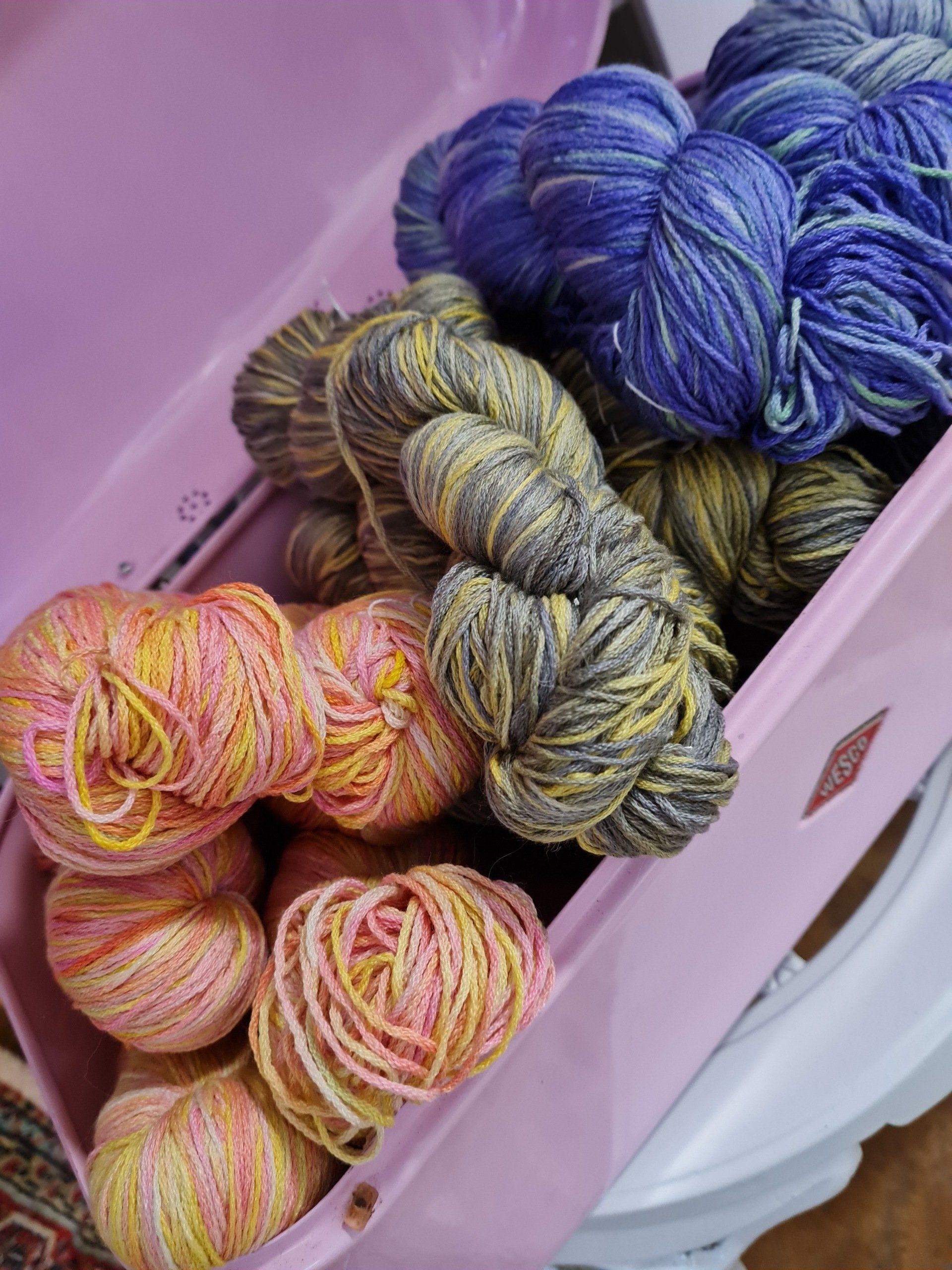 Seidengarn aus aller Welt online kaufen von handgefärbr aus Indien bis frairtrade aus skandinavien