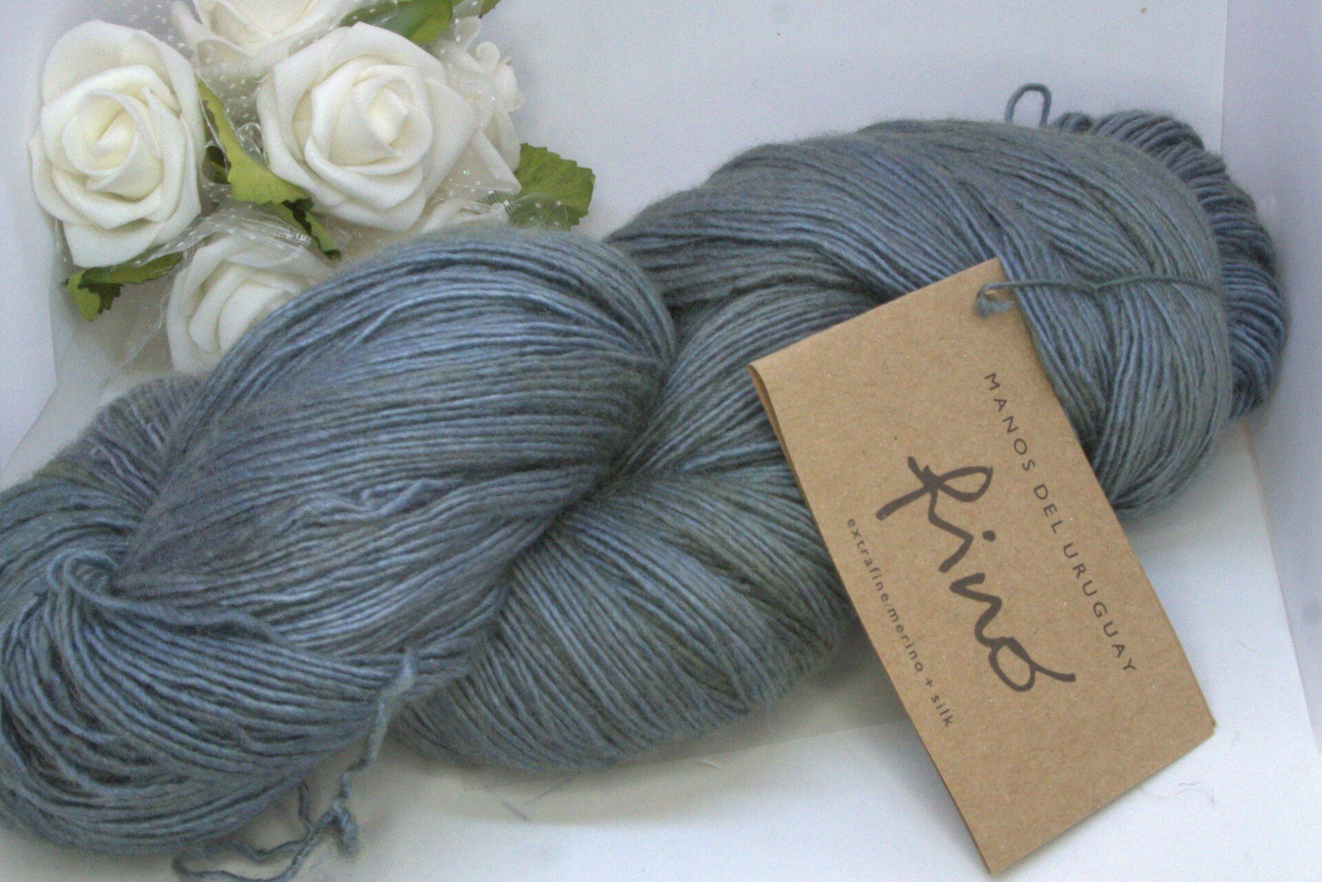Manos del Uruguay, the finest wool, hand-dyed and fairtraide traded. Fine lace yarns and thick wool. noble ball a unikard.