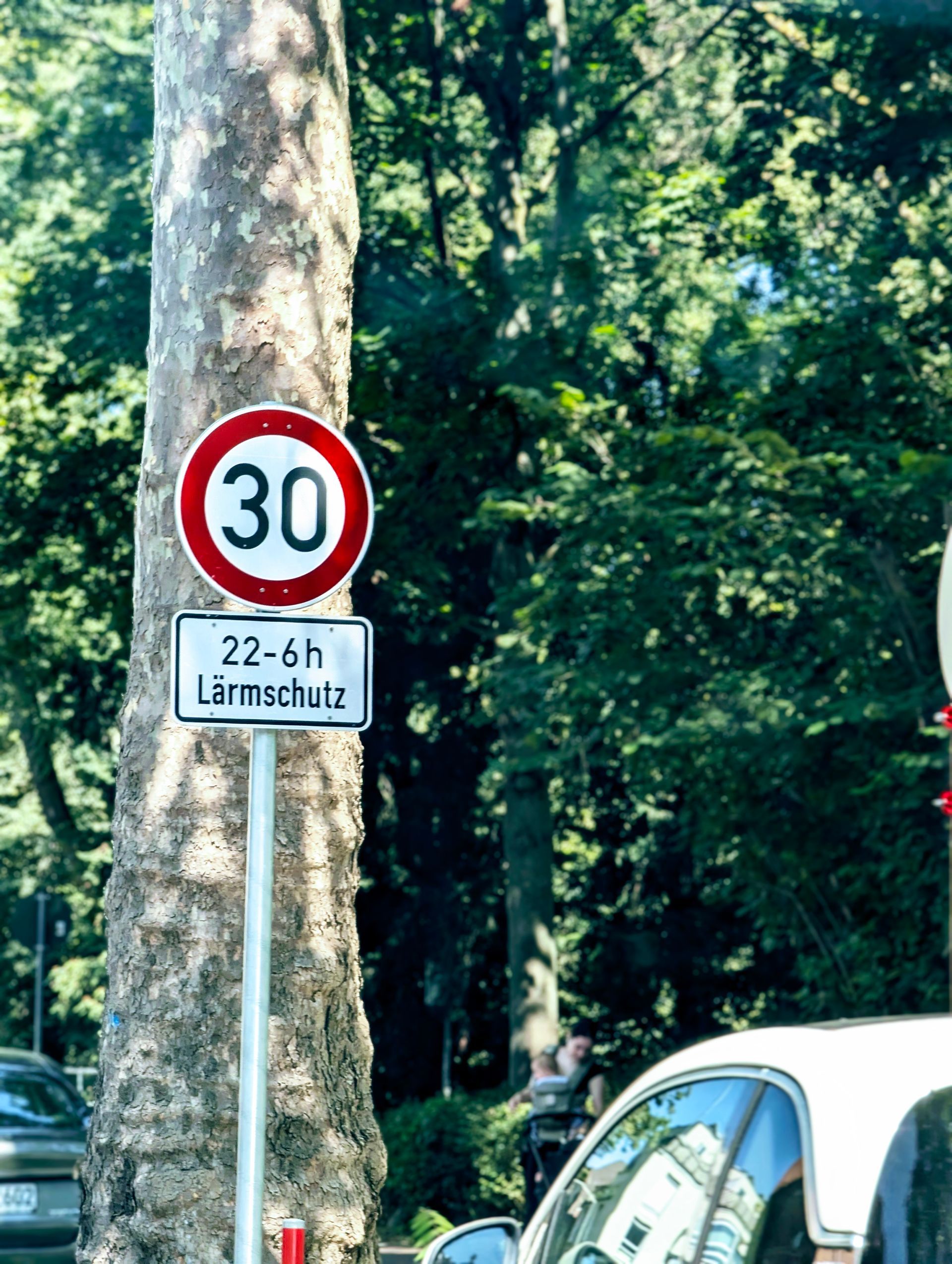 Speed limit sign from 10 PM to 6 AM