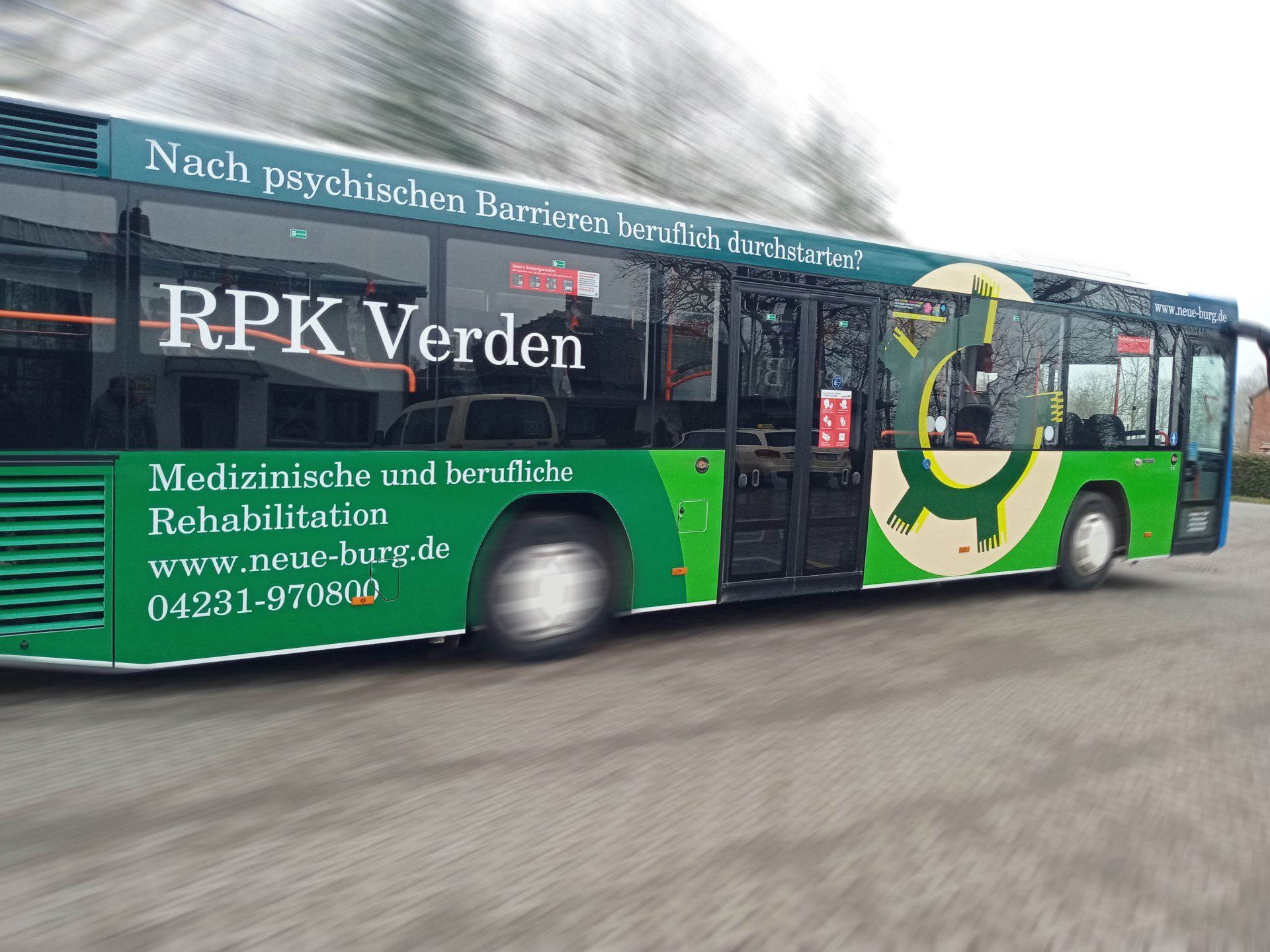 Bus mit Werbung für die RPK Verden