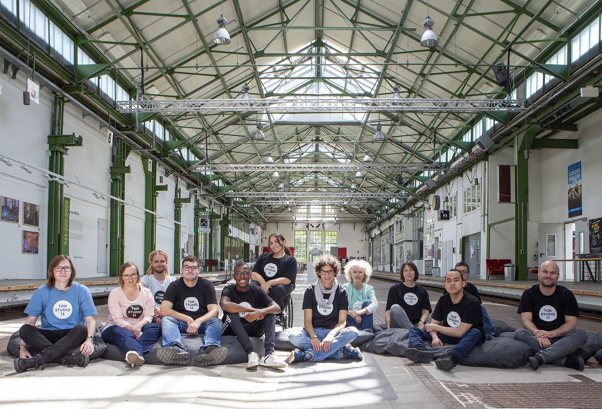 Ein Gruppenfoto von den Tonstudio13-Teilnehmenden. Fotorechte: Mathias Kolta