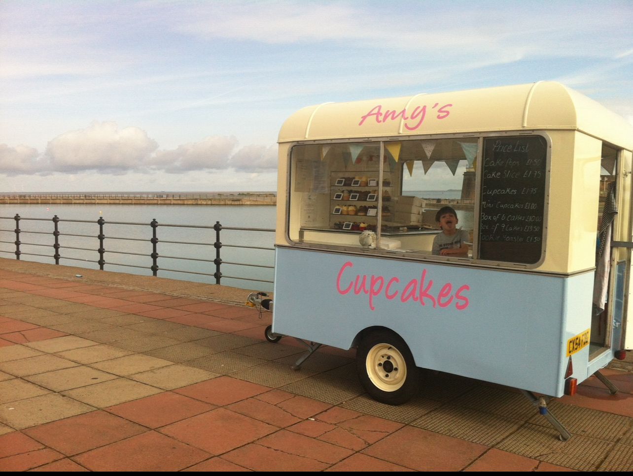 Vintage cupcake trailer New Brighton, Amy's Cupcakes