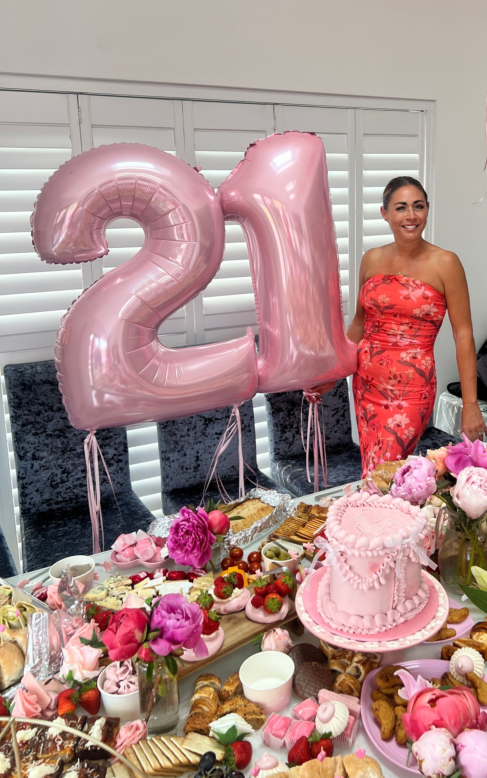 Celebrating a 21st Birthday Party in a Pink theme!
