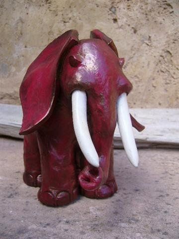 Éléphant patine Rouge métal vieilli
