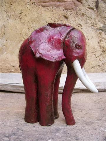 Sculptures Éléphant d'Afrique terre cuite défenses couleur ivoire