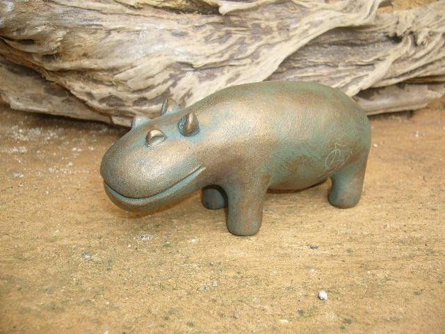 Hippopotame Hippopotamus Sculpture terre cuite céramique patine bronze clair vert