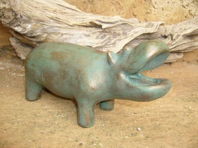 Hippopotame Hippopotamus Sculpture terre cuite  céramique  patine bronze  clair vert