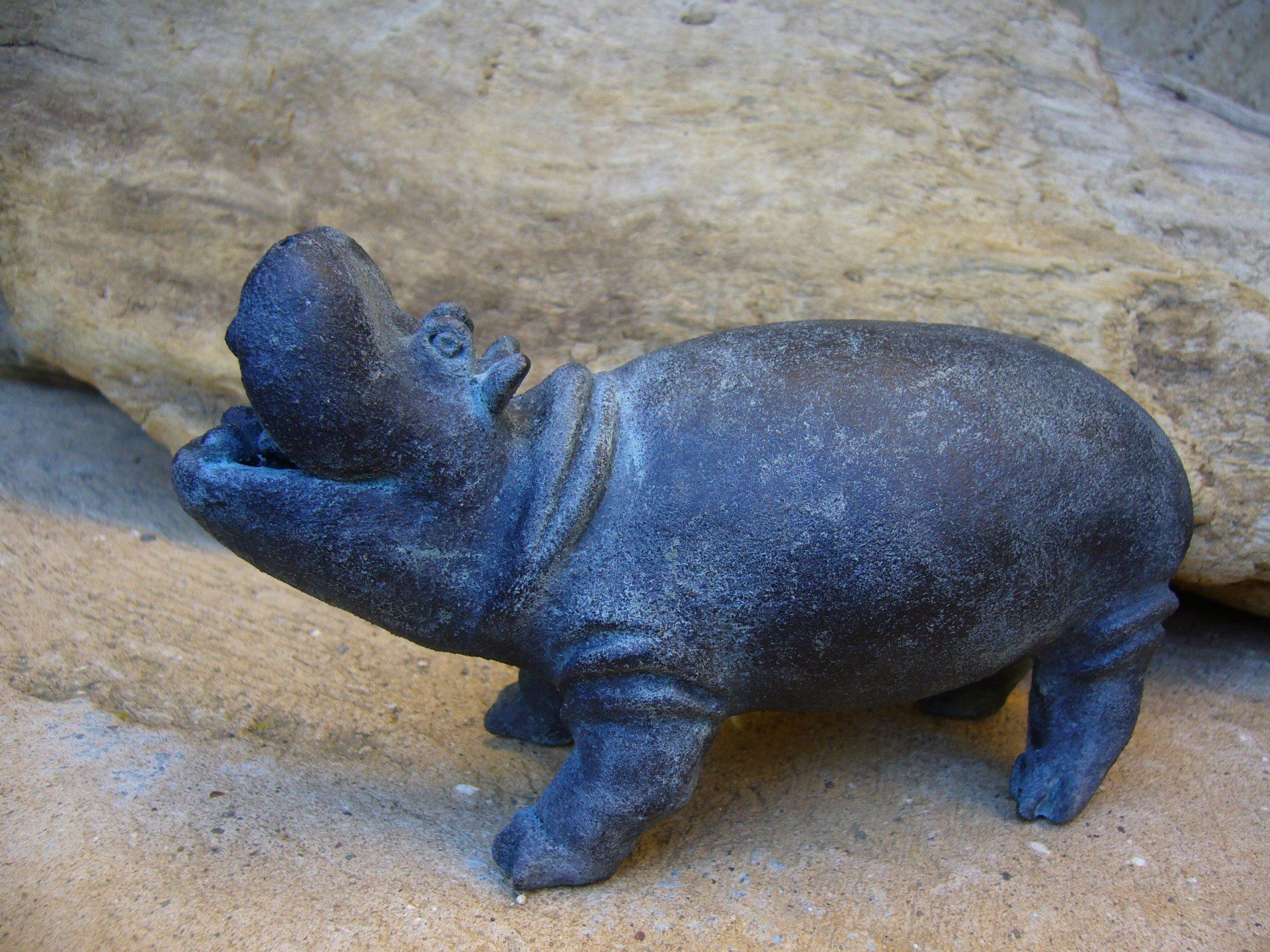 Hippopotame Hippopotamus Sculpture terre cuite  céramique  patine bronze