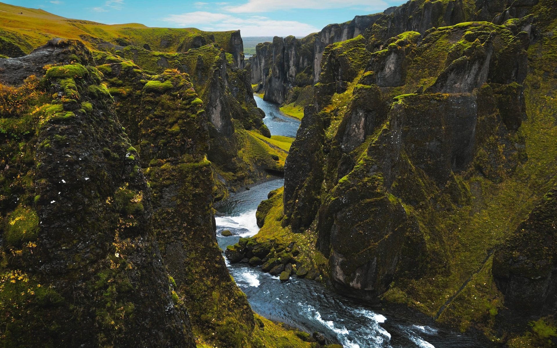Fjadrarglyufur Canyon Island