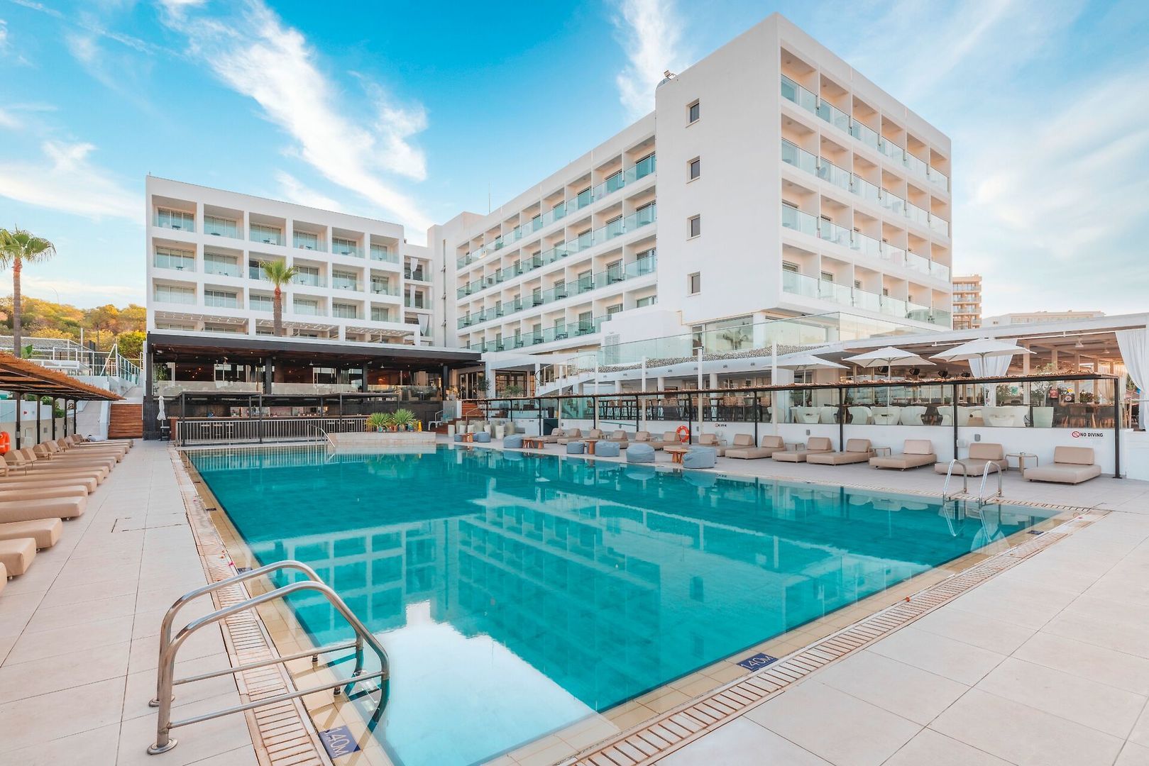 Poollandschaft Napa Mermaid Hotel