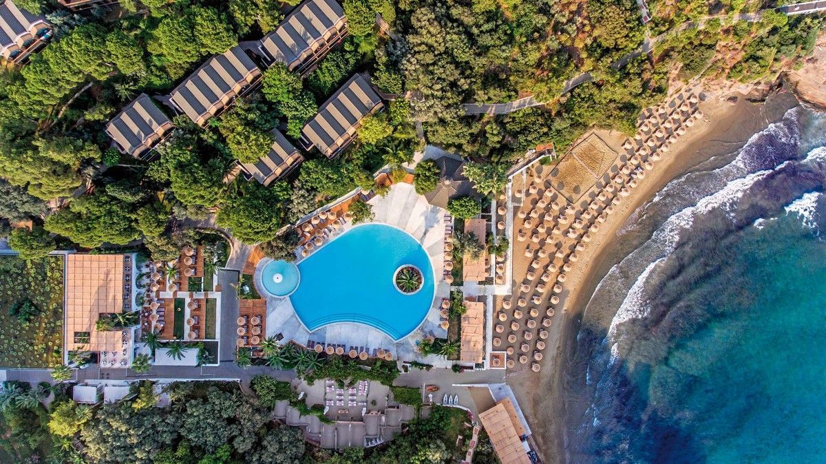 Club Marvy Infinity Pool