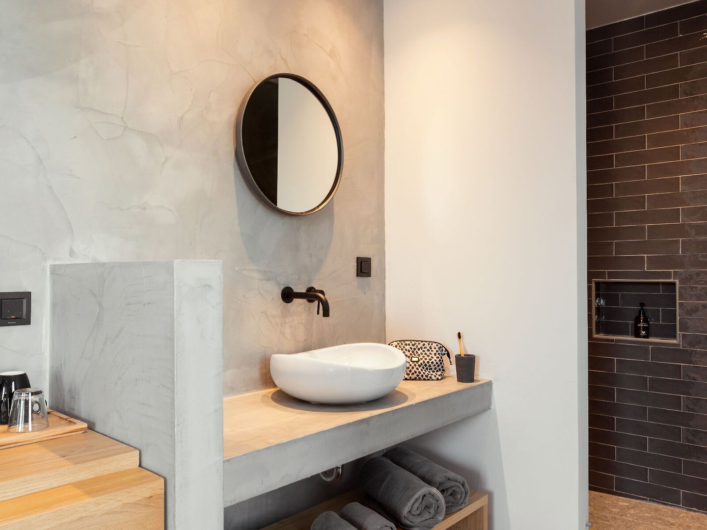 Modern eingerichtetes Badezimmer im Boho Stil