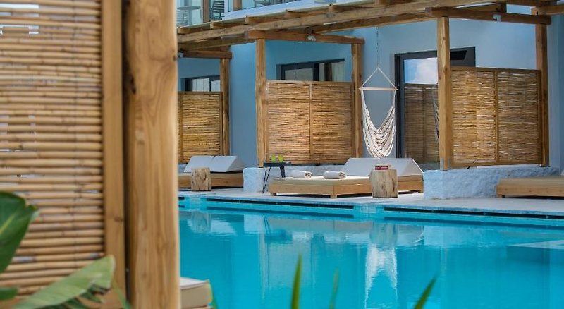 Swim Up Zimmer mit direktem Poolzugang