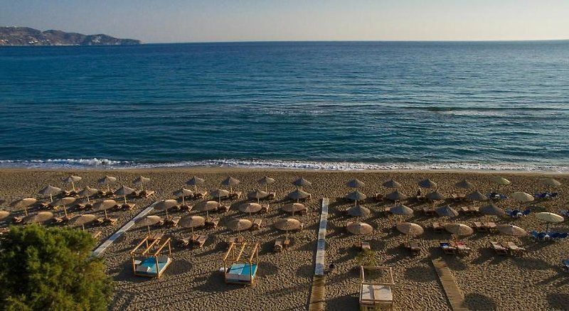 Langer Sandstrand des Paralos Lifestyle Beach