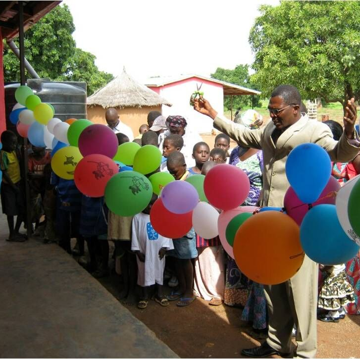 Einweihungsfeier des ersten Hauses Ghana Nasia Afrika Erzieher Soziale Arbeit Schule Lehrer Lehrerin Lehramt Hilfe Ehrenamt FSJ Freiwiller Gab Year