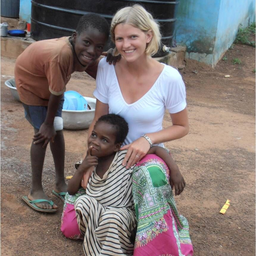 Jennifer in Nasia Afrika, Entwicklungshilfe, Waisenhaus, Praktikum, Freiwillige, Freiwilligendienst, Ghana, Nasia, Grundschule, soziales Projekt, Hilfe für Afrika, Sozialpädagoge, Förderverein, Auslandsjahr, Praktikum in Afrika, Abenteuer, soziales Engagement, Spenden sammeln