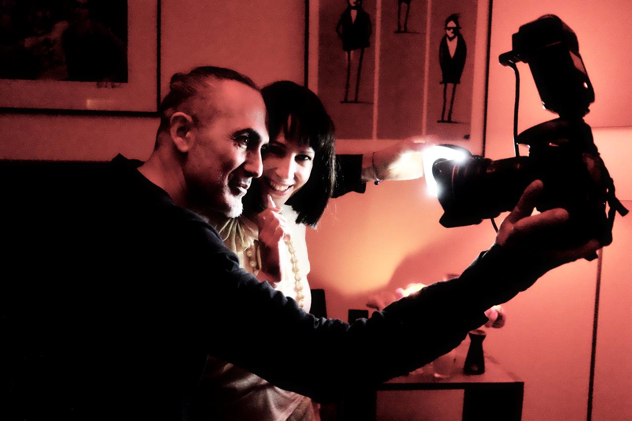 Fotograf fotografiert sich mit Morde Selfi