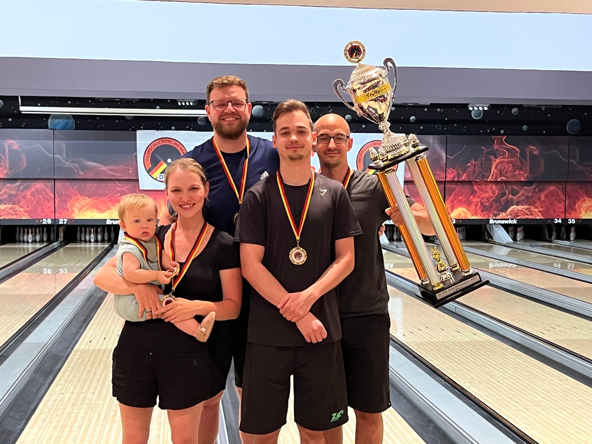 Das Team Hardcore nach dem Sieg der Deutschen Meisterschaft im Team-Breitsport.