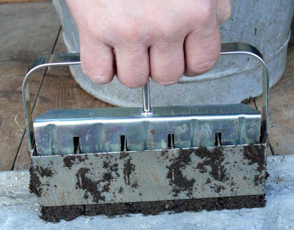 Erdtöpfe zum Aussäen selber pressen © Blickfang: Alte Zeiten Erdtöpfe zum Aussäen selber pressen © Blickfang: Alte Zeiten