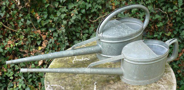 Gewächshausgießkannen mit langem Gießrohr © Blickfang: Alte Zeiten