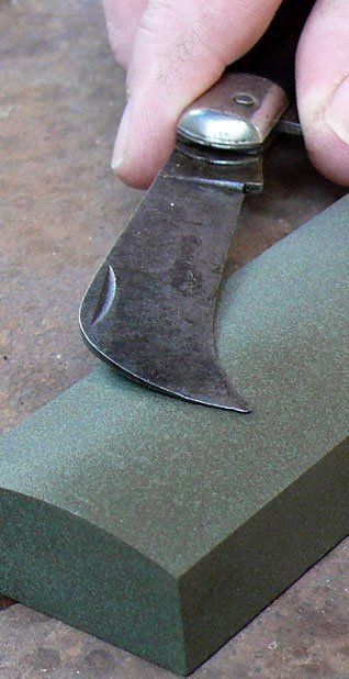 Gewölbter Abziehstein für Hippen © Blickfang: Alte Zeiten Gewölbter Abziehstein für Hippen © Blickfang: Alte Zeiten