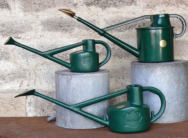 Englische Kunststoffgießkannen von Haws © Blickfang: Alte Zeiten Englische Kunststoffgießkannen von Haws © Blickfang: Alte Zeiten