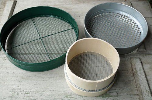 Siebe mit verschiedenen Maschenstärken © Blickfang: Alte Zeiten Siebe mit verschiedenen Maschenstärken © Blickfang: Alte Zeiten